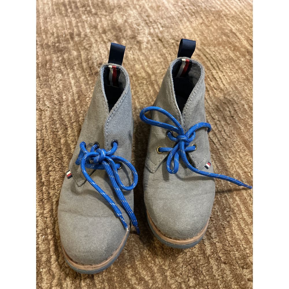 Boys Tommy Hilfiger Gray Suede with Blue Laces Casual Chukka Ankle Boots Size‎ 1